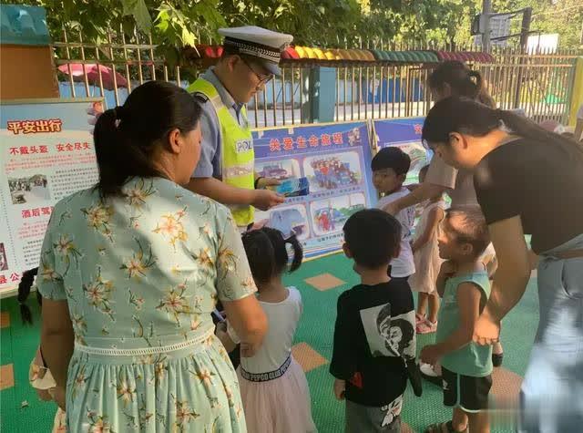 【鎮平交警】“七進”宣傳 | “大手拉小手”交通安全宣傳進幼兒園