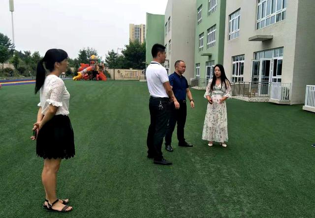 崇州市大劃鎮(zhèn)黨政領(lǐng)導(dǎo)檢查學(xué)校、幼兒園開(kāi)學(xué)前安全