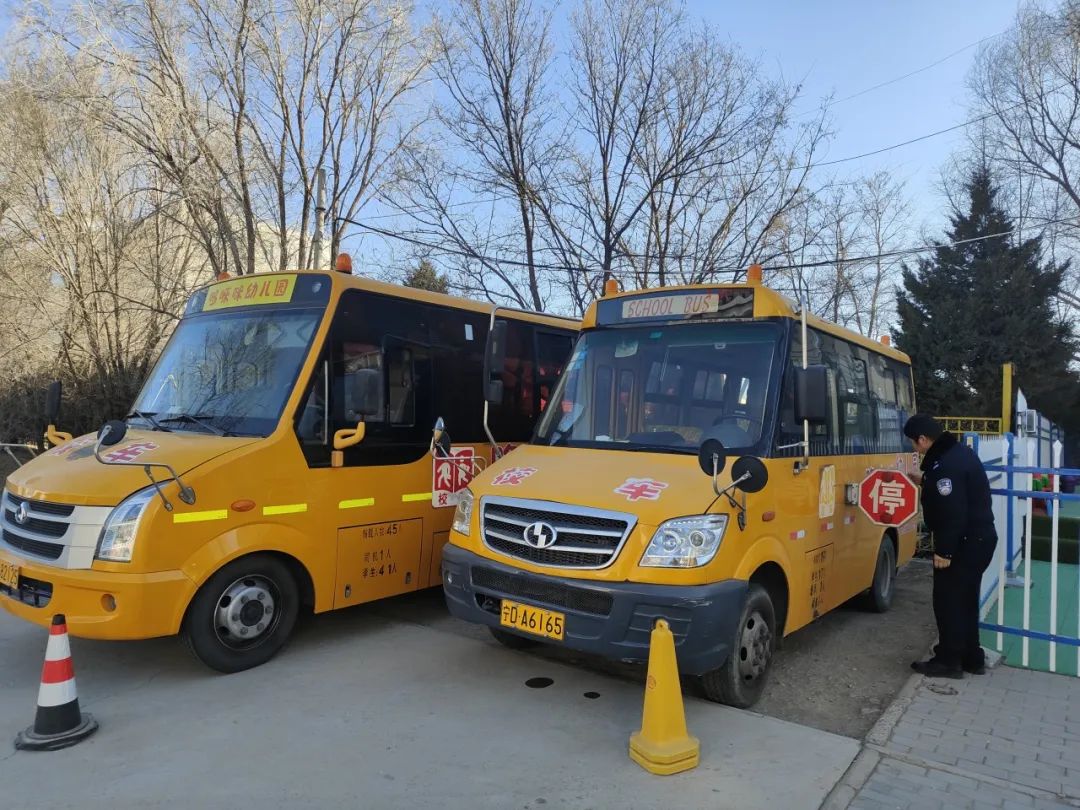 新年第一檢!交警二大隊走進幼兒園開展校車安全檢查和安全宣傳教育 圖片