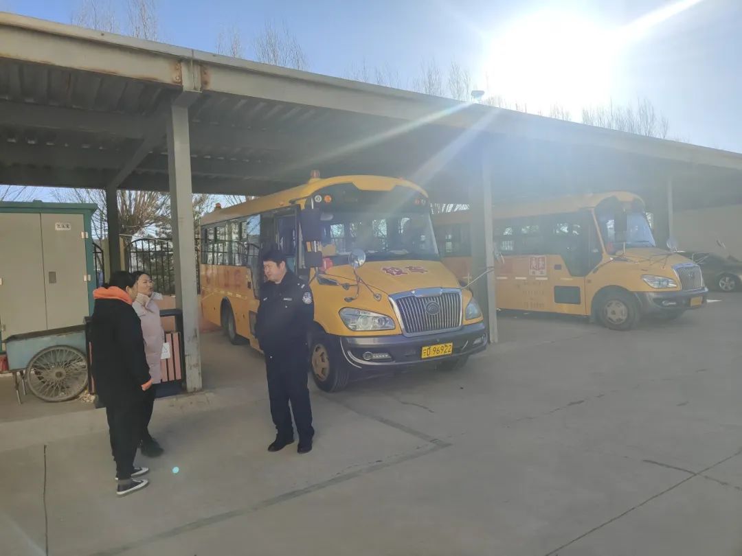 新年第一檢!交警二大隊走進幼兒園開展校車安全檢查和安全宣傳教育 圖片