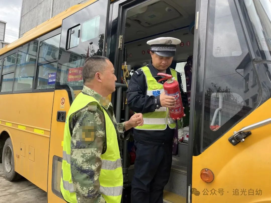 羅田縣城東幼兒園白廟河園區校車安全隱患排查
