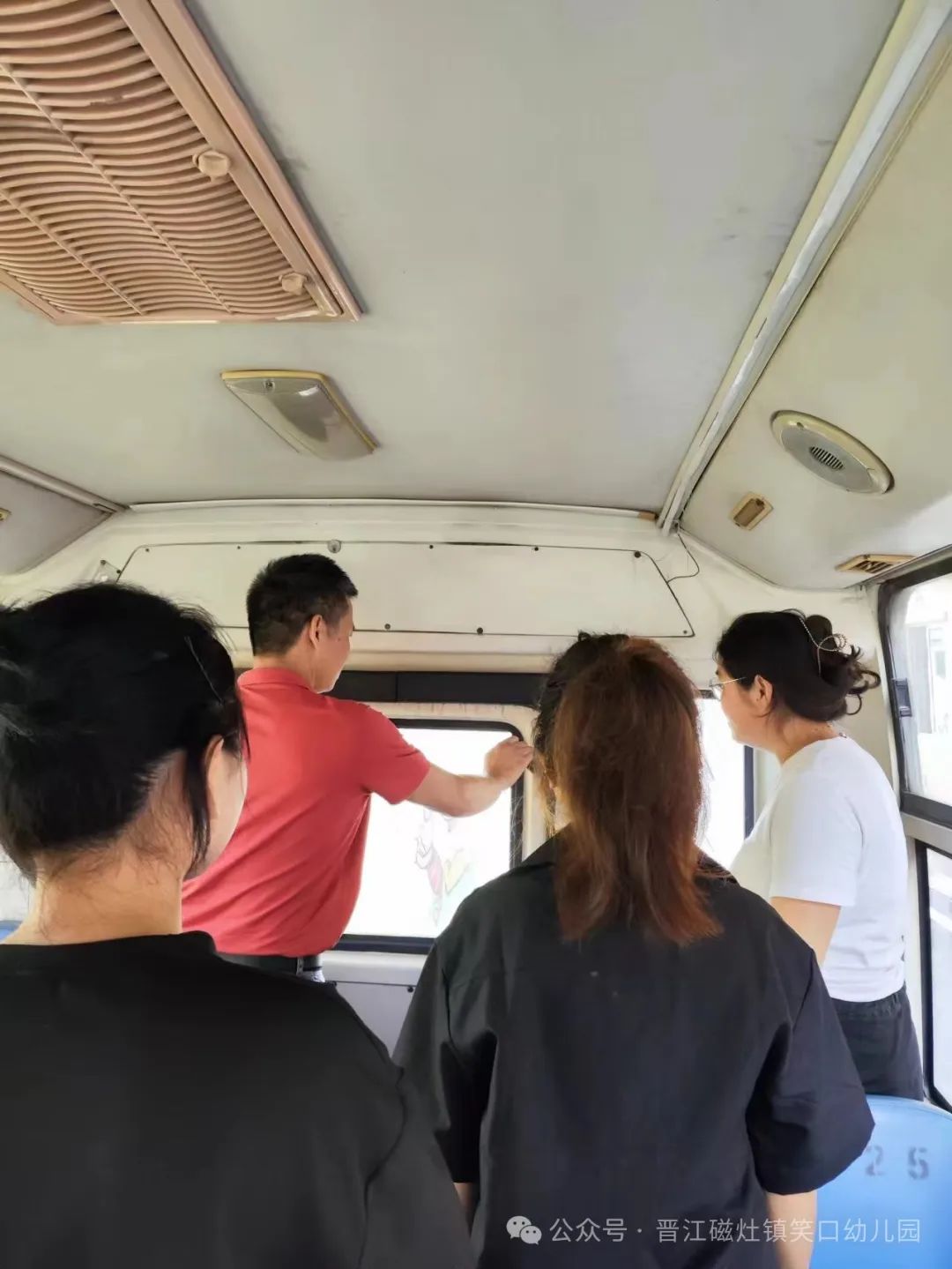 為愛護航，校車安全伴我行— —笑口幼兒園校車消防應急安全逃生演練