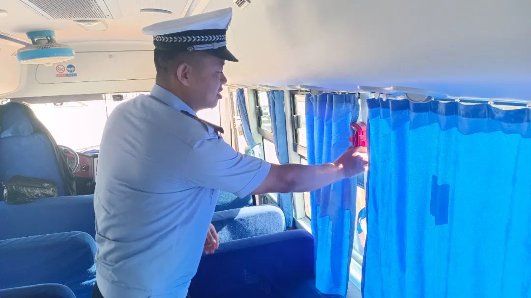 護航學子路，嚴查校車安全行——博樂公安交警持續開展校車安全大檢查