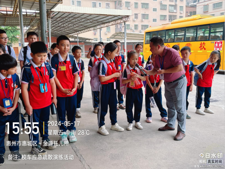 校車應(yīng)急演練 筑牢安全防線--惠州市惠城區(qū)金源學校2024年春季校車應(yīng)急逃生演練暨滅火器使用培訓活動
