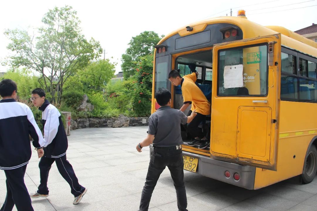校車應急演練 筑牢安全防線——孟河中學開展校車安全應急逃生演練活動