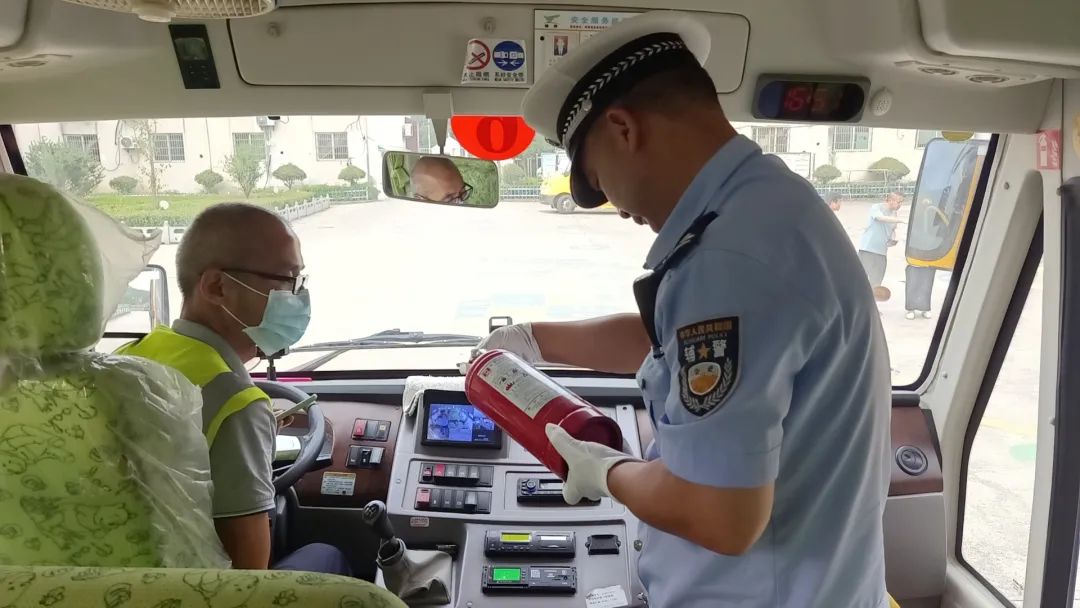 校車安全大檢查、擰緊“校車安全閥”