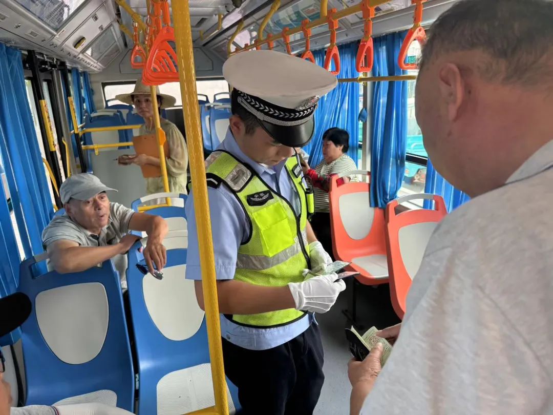 校車安全大檢查、擰緊“校車安全閥”