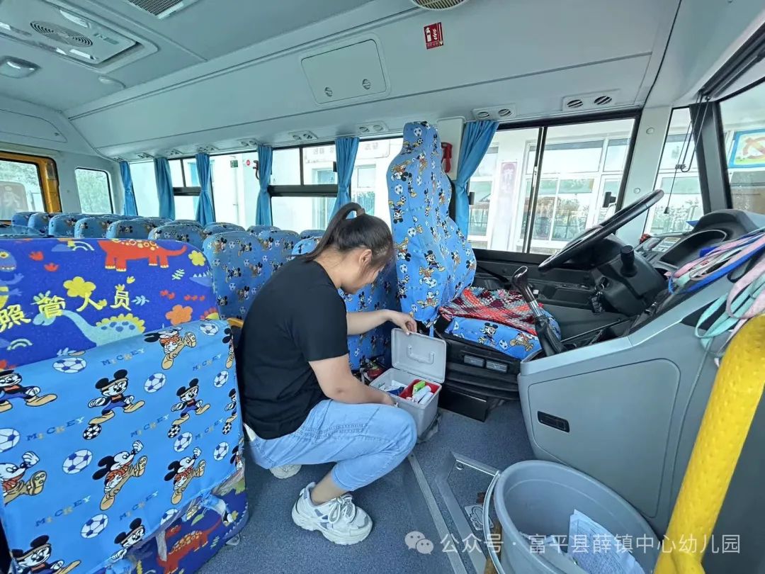 應急演練不松懈 校車安全伴我行——薛鎮中心幼兒園校車安全演練活動