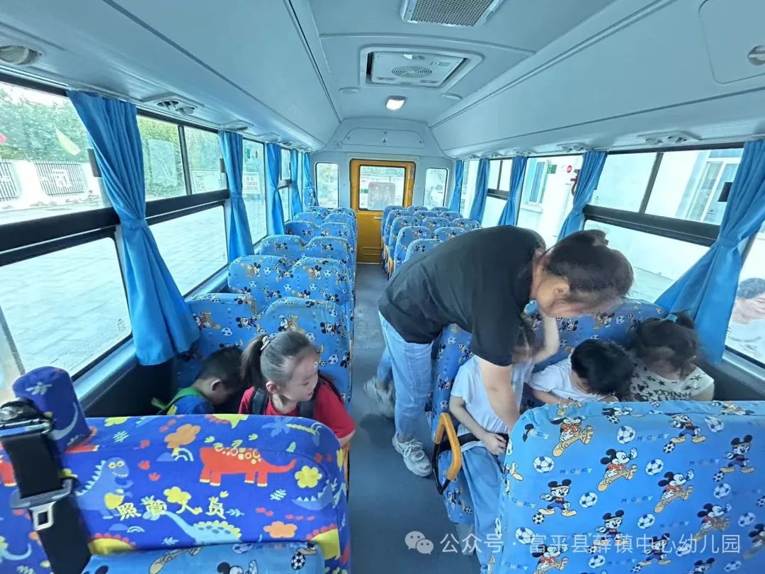 應急演練不松懈 校車安全伴我行——薛鎮中心幼兒園校車安全演練活動