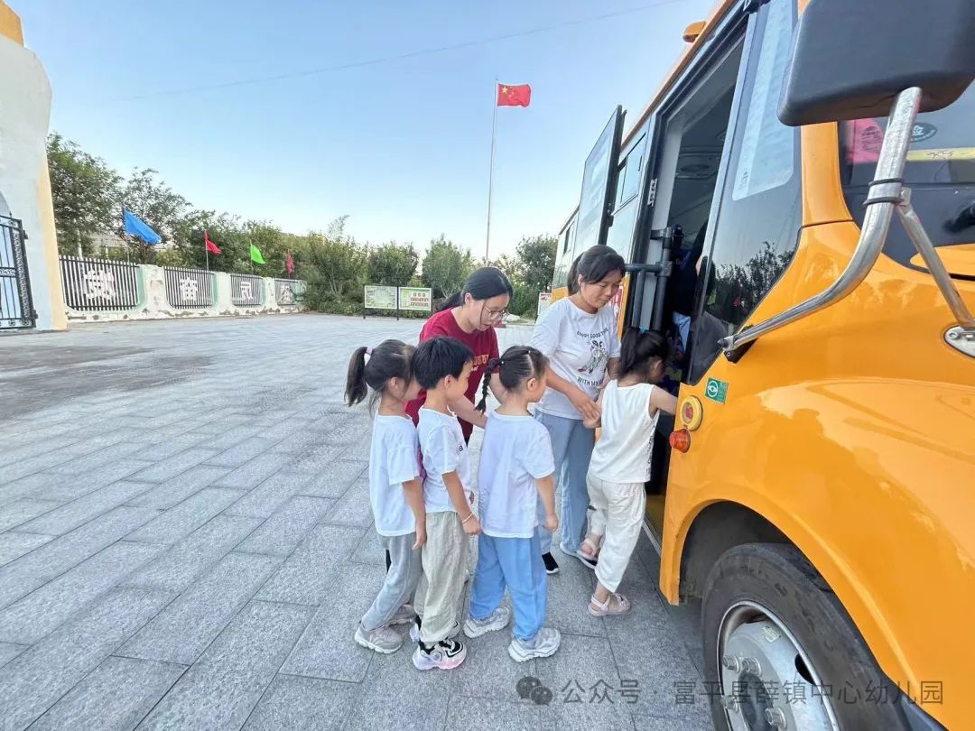 應急演練不松懈 校車安全伴我行——薛鎮中心幼兒園校車安全演練活動