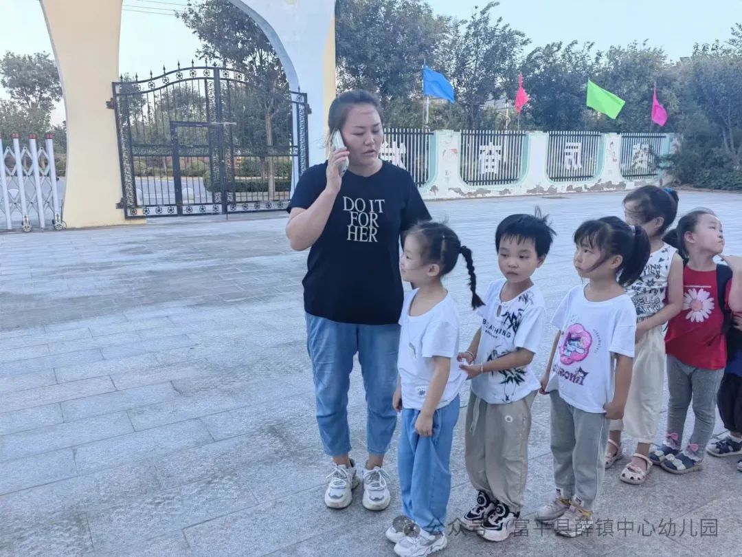 應急演練不松懈 校車安全伴我行——薛鎮中心幼兒園校車安全演練活動