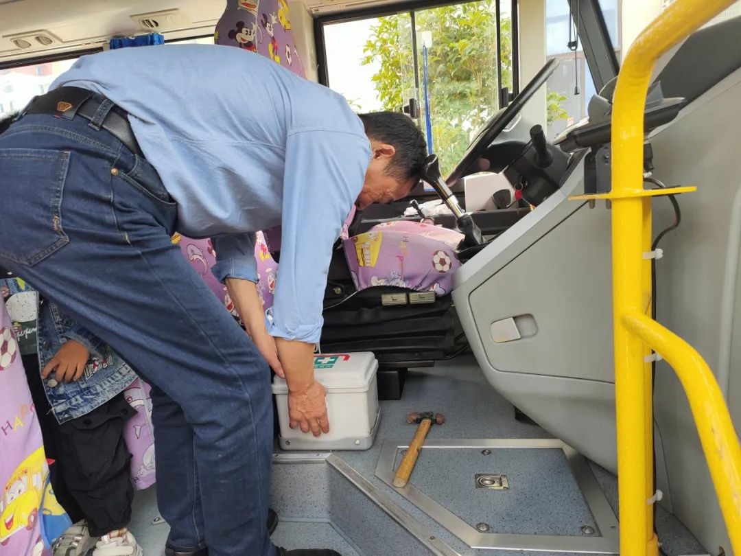以練筑防 安全啟航 | 興化市陽山幼兒園校車安全應急疏散演練