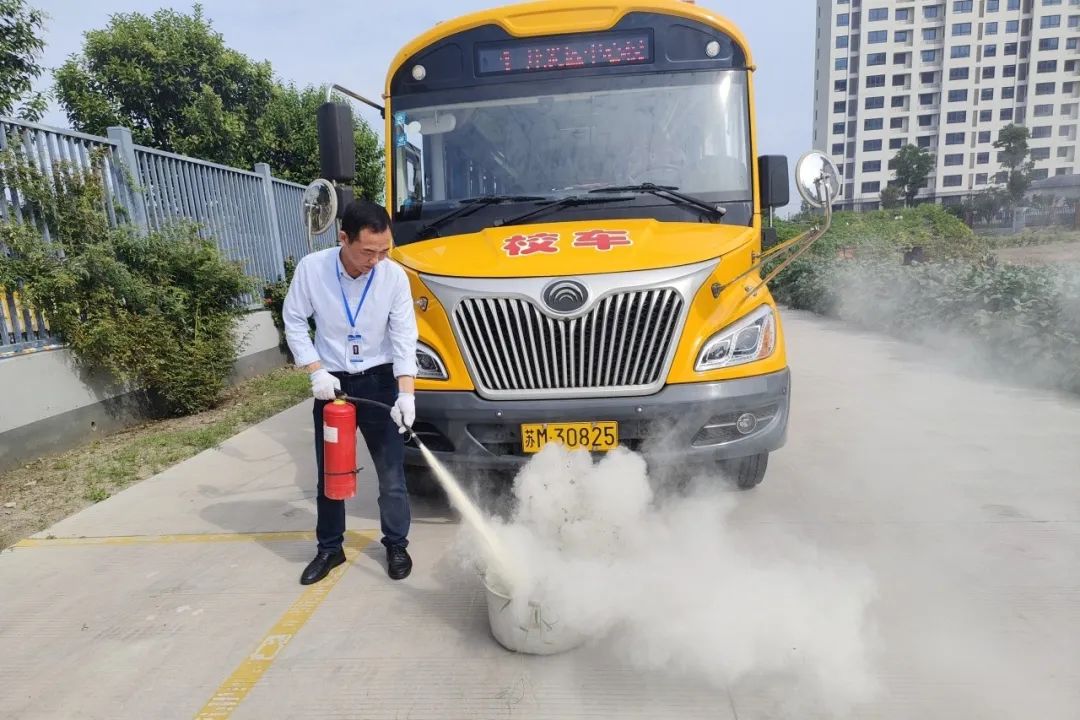 以練筑防 安全啟航 | 興化市陽山幼兒園校車安全應急疏散演練