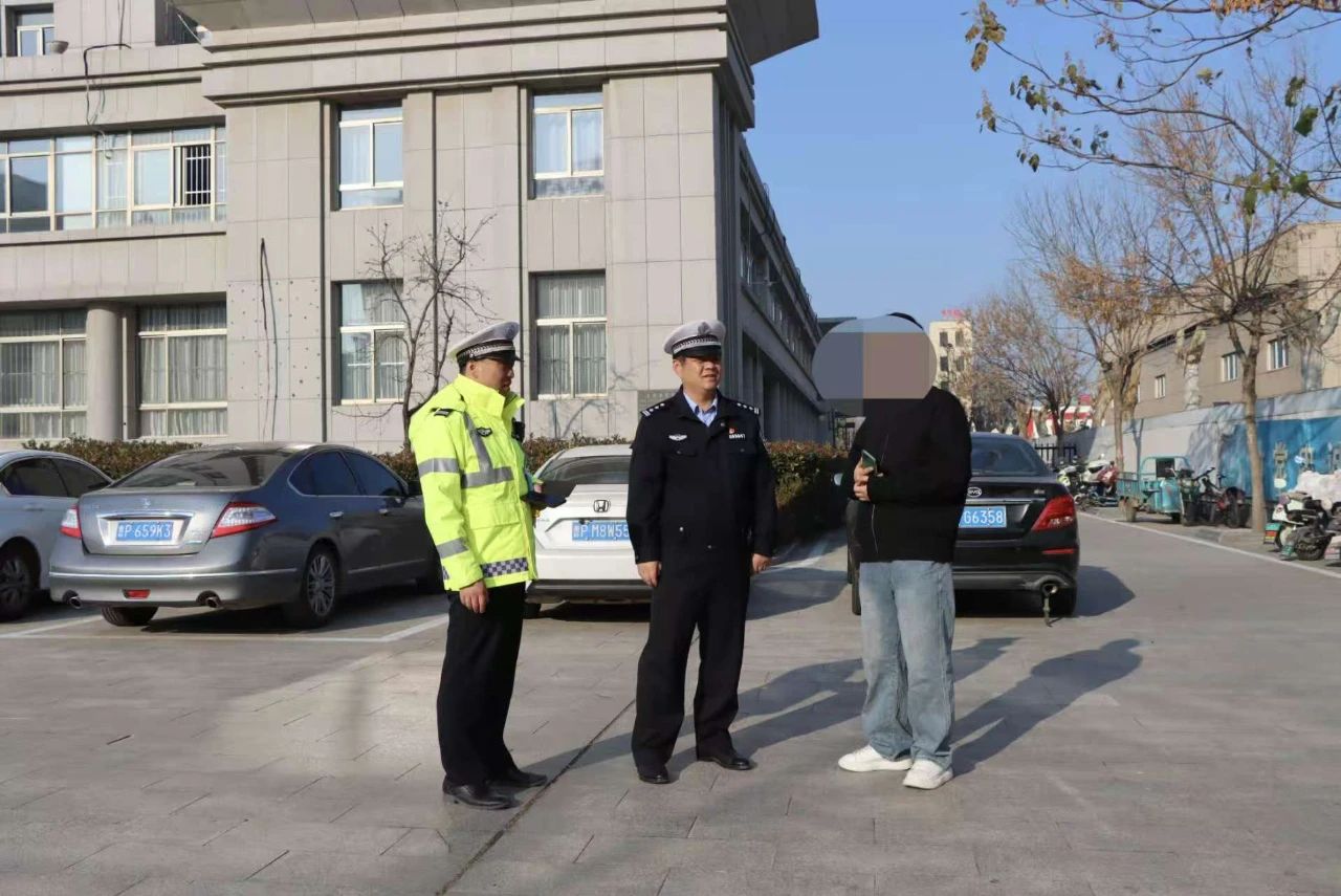 無視學(xué)生安全！未取得校車駕駛資格還敢開車上路！