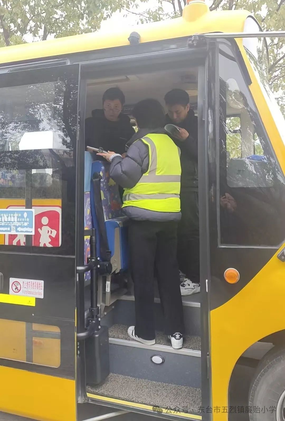 嚴把校車“安全關” 守護學生“安全路”