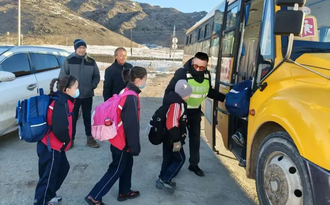 【蒲公綠色課堂·安全】--沖乎爾鎮(zhèn)寄宿制中護(hù)航成長(zhǎng)校車(chē)安全