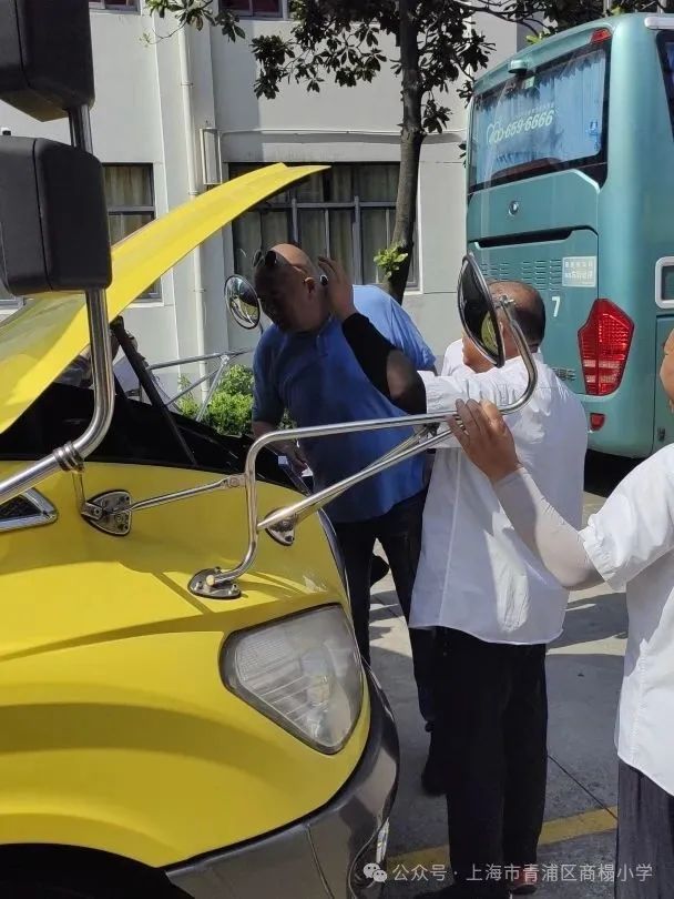 筑牢安全防線，守護生命通道——商榻小學聯合忠斌公司開展校車逃生演練與安全檢查