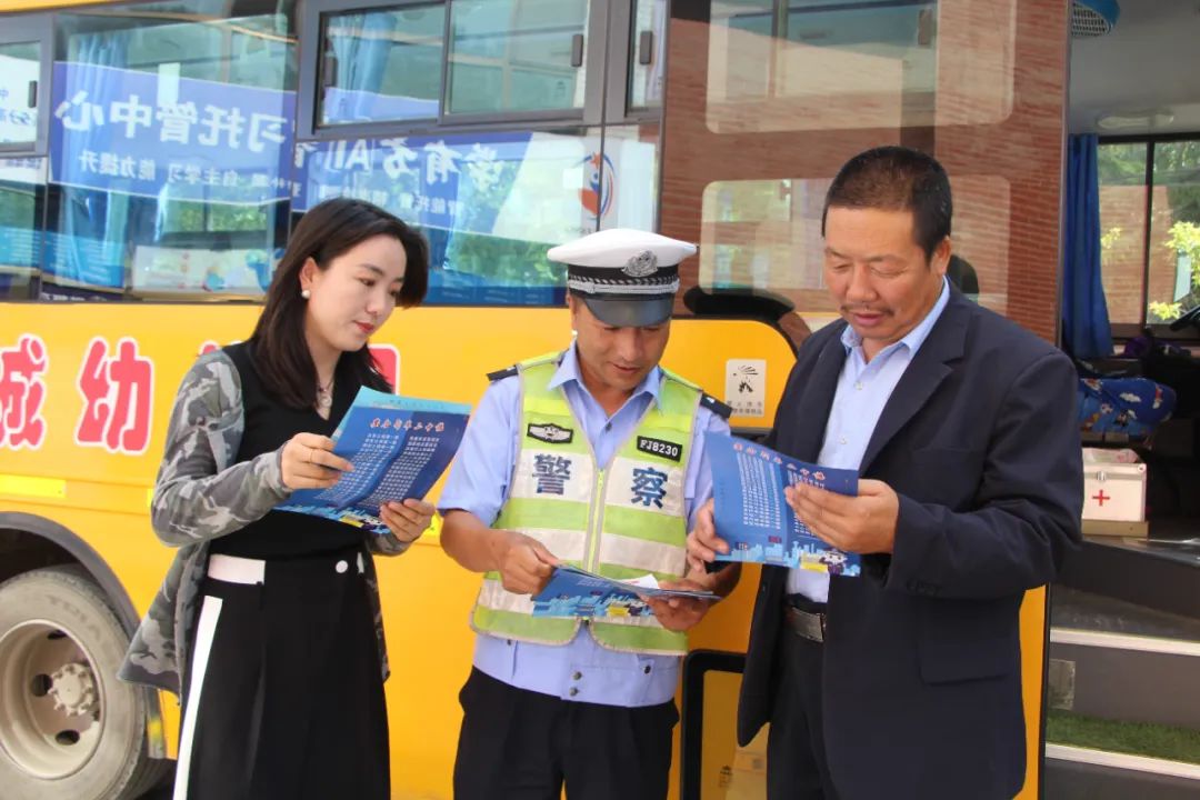 【交管動態(tài)】臨洮公安交警強化校車安全宣傳檢查 擰緊出行“安全閥”