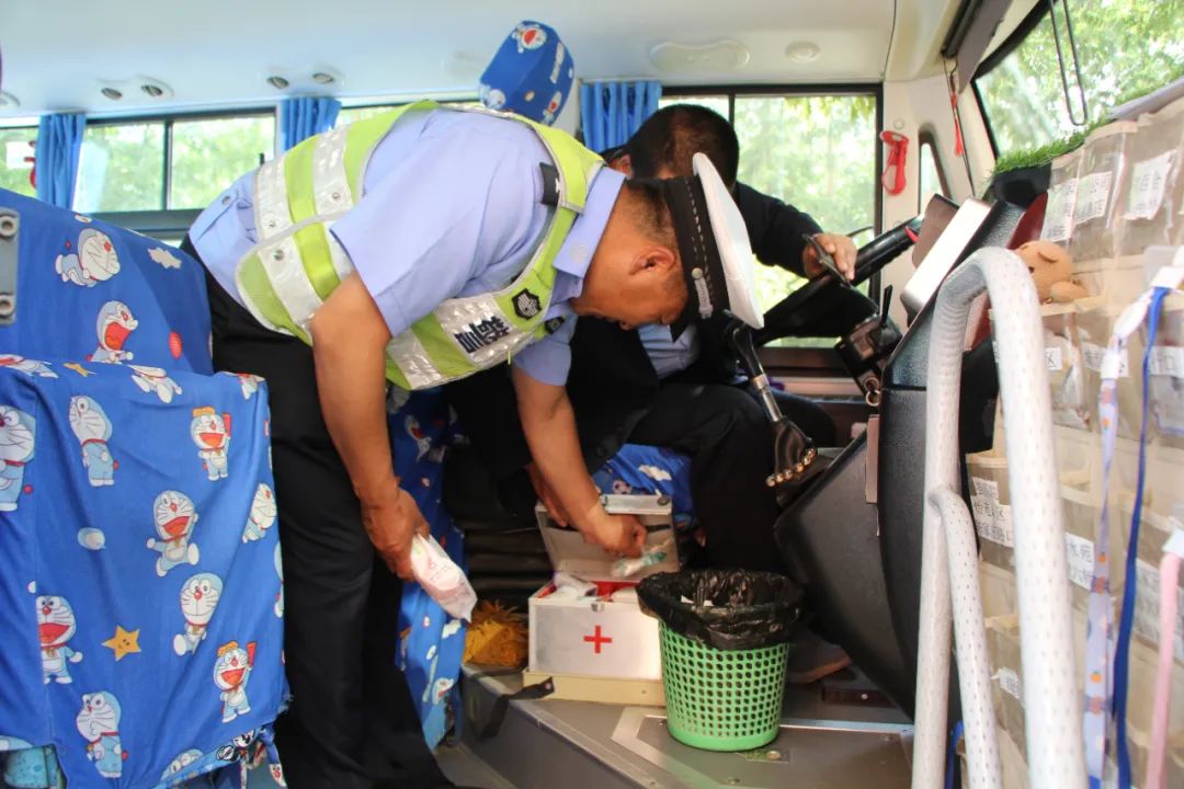 【交管動態(tài)】臨洮公安交警強化校車安全宣傳檢查 擰緊出行“安全閥”