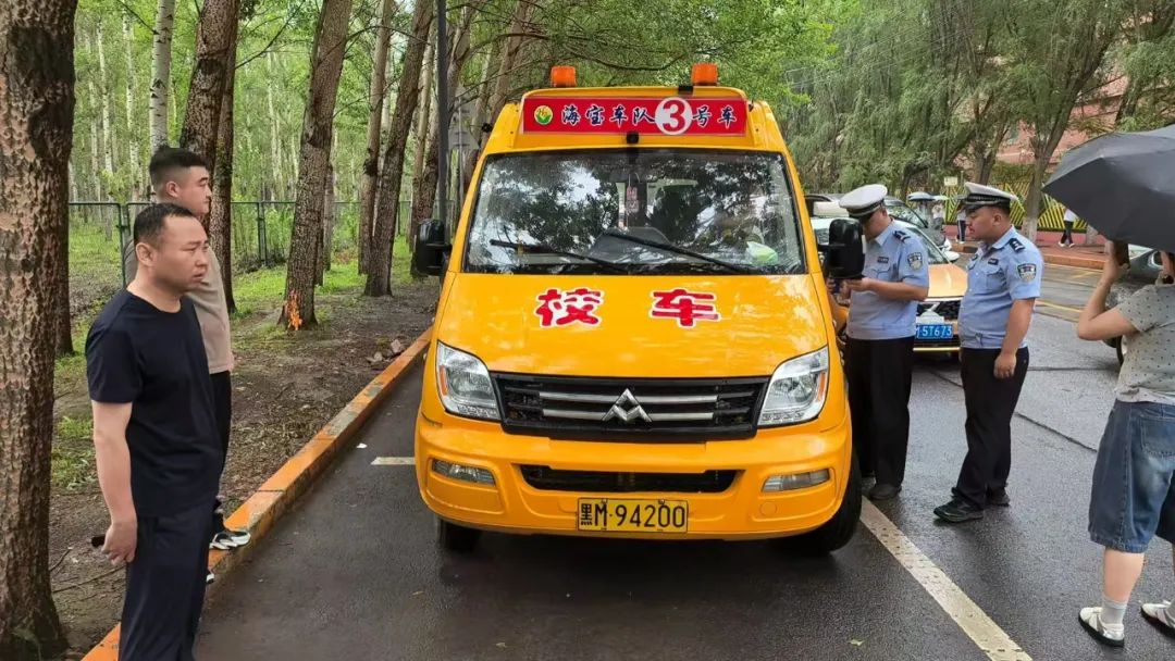 肇東交警大隊聯合多部門突擊開展校車安全大檢查行動