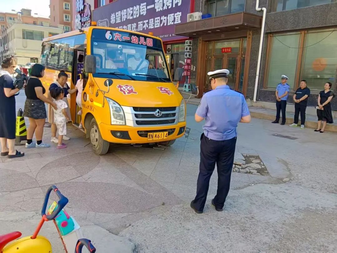 【志愿服務】安全“童”行,志愿護航!——我市多部門聯動開展校車安全應急演練,共筑平安上學路 圖片