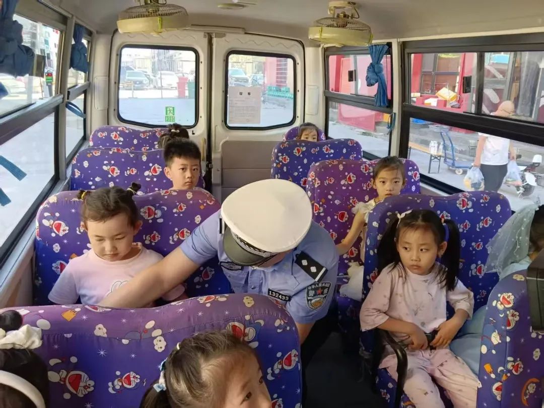 【志愿服務】安全“童”行,志愿護航!——我市多部門聯動開展校車安全應急演練,共筑平安上學路 圖片