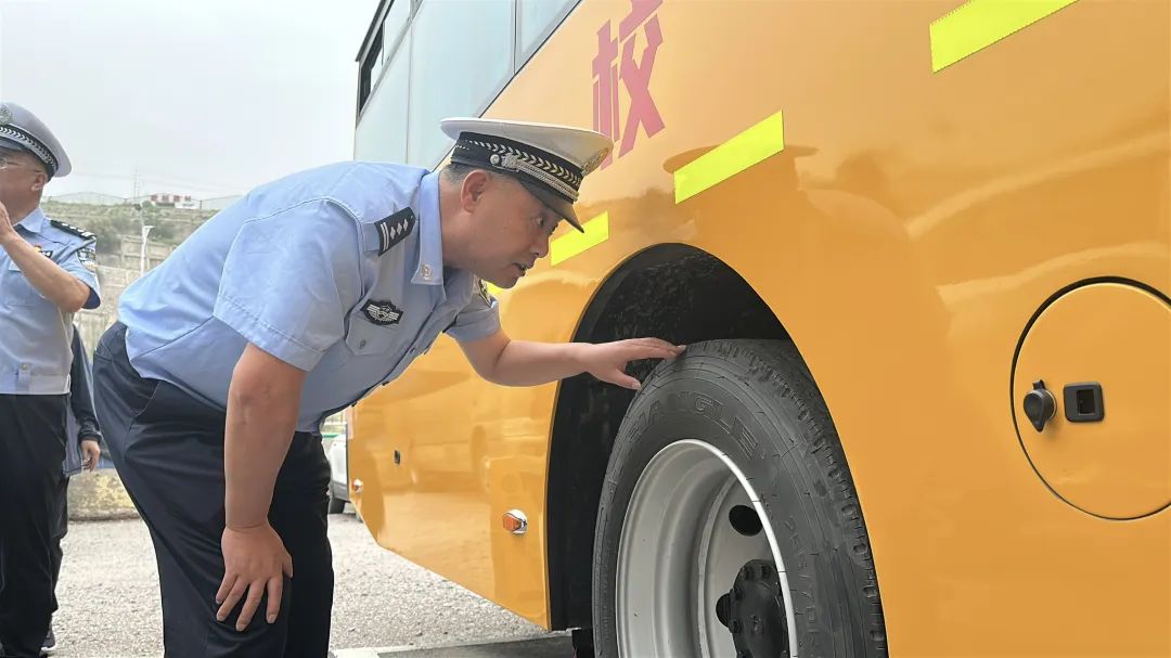 護航開學季 | 蘭州公安交警強化校車安全“大檢查”，擰緊學生出行“安全閥”