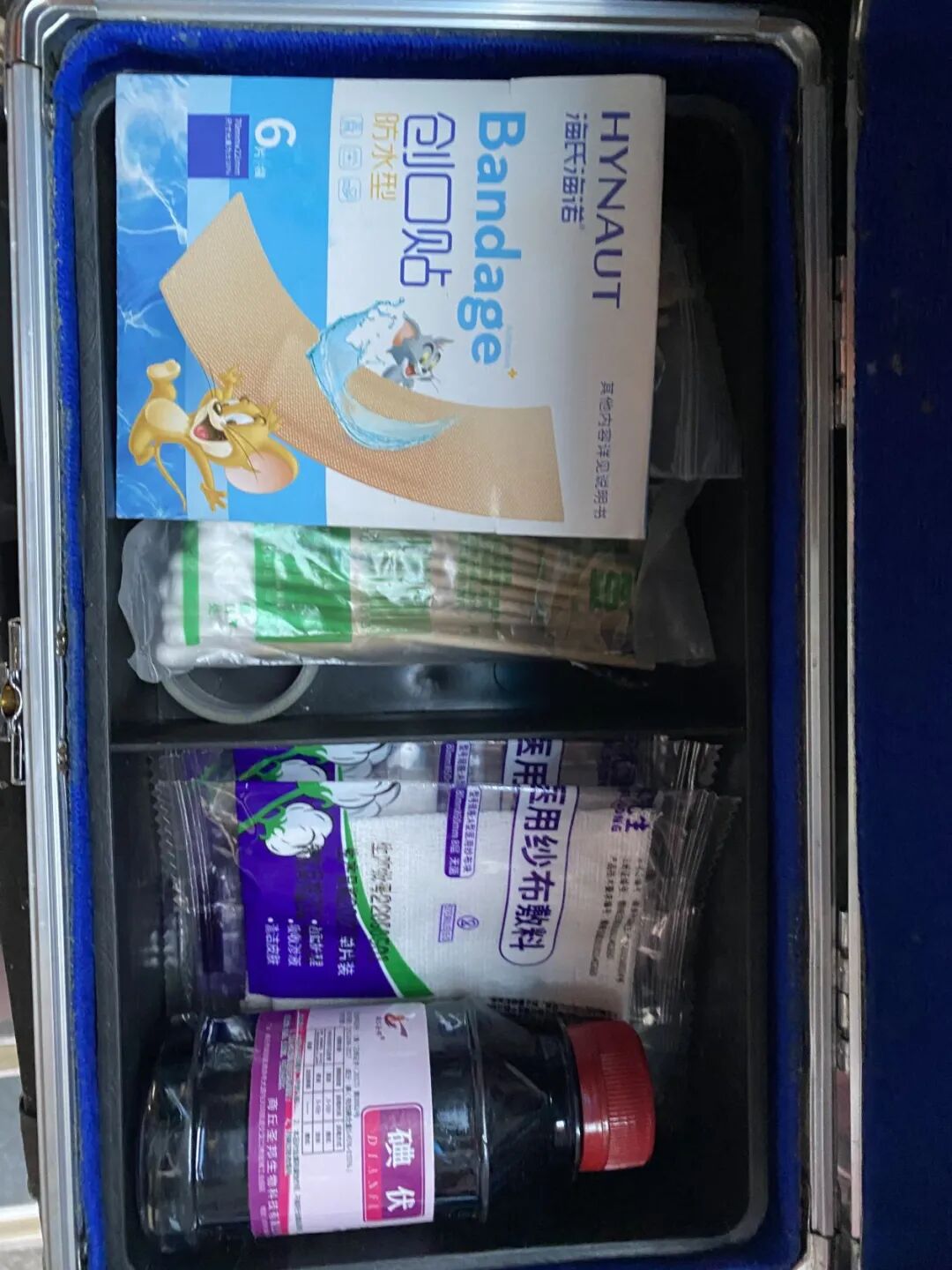 校車就位,安全到位,小紅星貼心守護上學路 校車就位,安全到位,小紅星貼心守護上學路