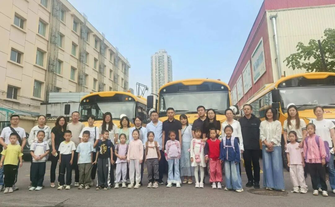 研究所安排專用校車 為職工子女上下學(xué)保駕護航