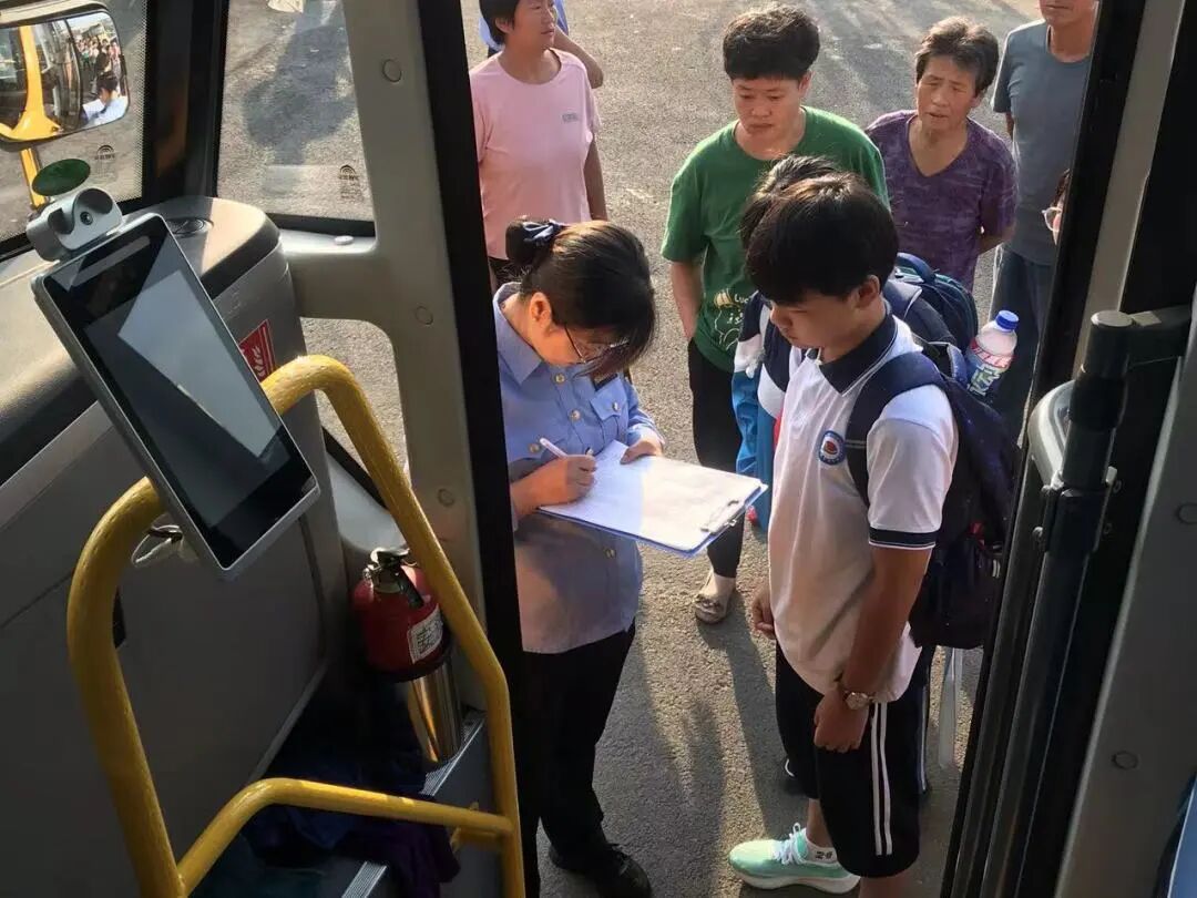 【安全可靠 服務高效】— 歡迎您乘坐西青校車