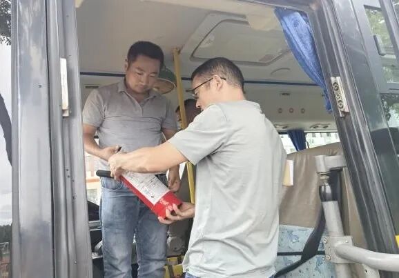 筑牢校車安全防線 守護學生平安出行——樓王初中開展校車安全教育活動