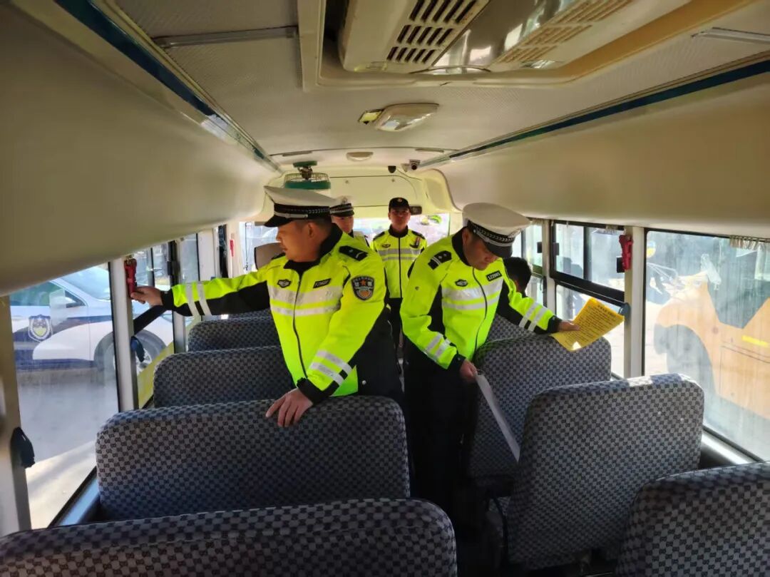 肇東公安交管大隊聯合交通局全面開展校車安全大檢查行動/ 肇東公安交管大隊聯合交通局全面開展校車安全大檢查行動