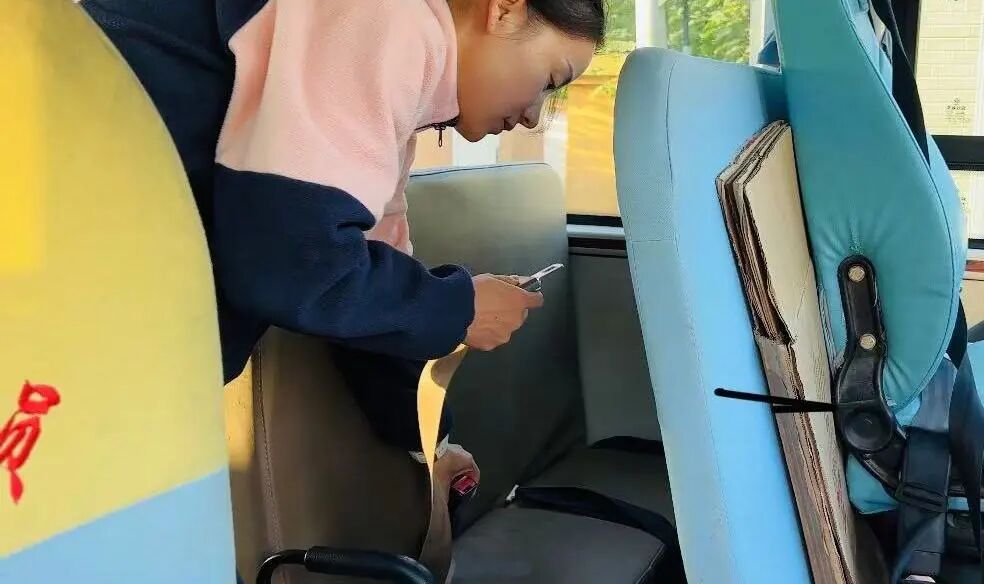 筑牢校車安全 守護成長之路 —— 紅蓮湖第二幼兒園校車安全應急演練活動