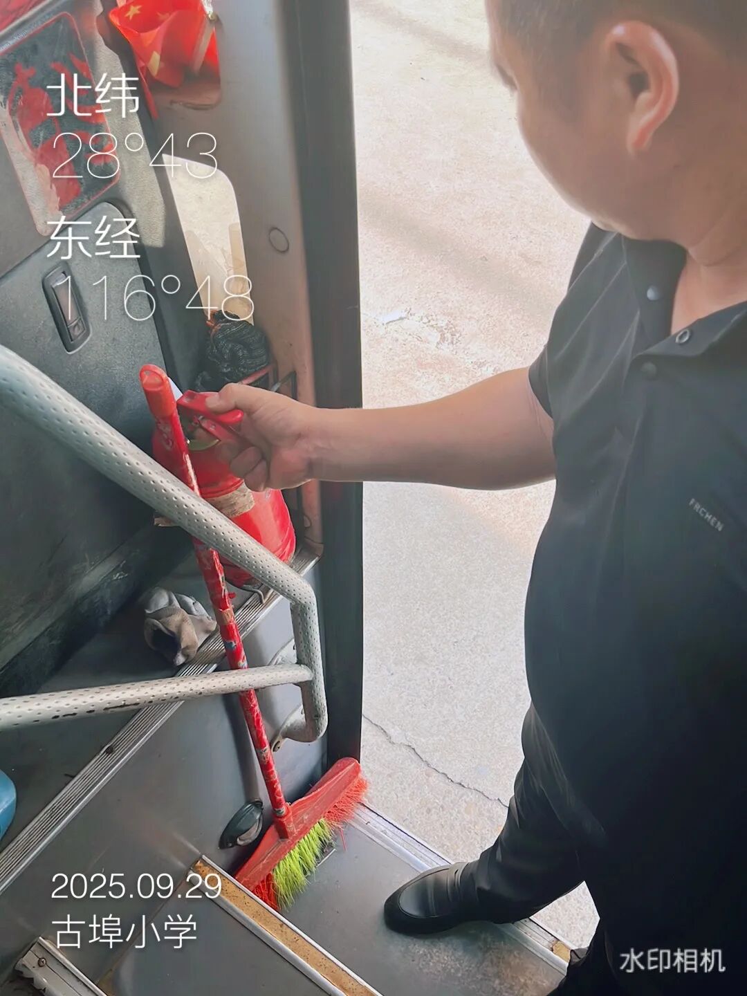 以練筑安全，守護上學路——古埠鎮(zhèn)中心小學開展校車安全應急演練