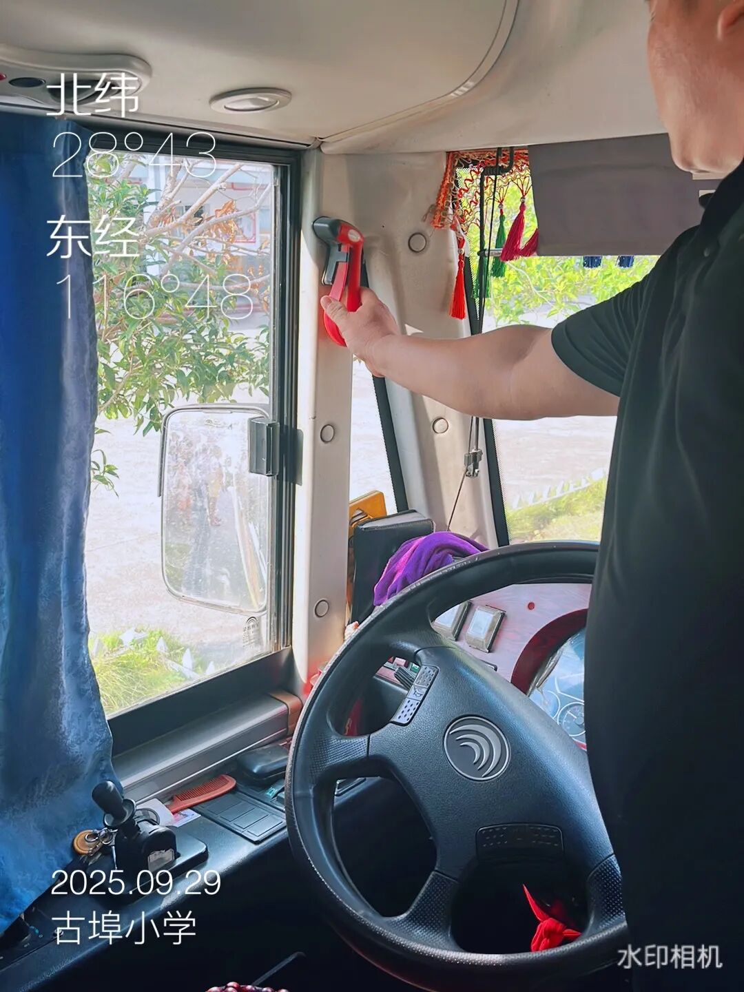 以練筑安全，守護上學路——古埠鎮(zhèn)中心小學開展校車安全應急演練