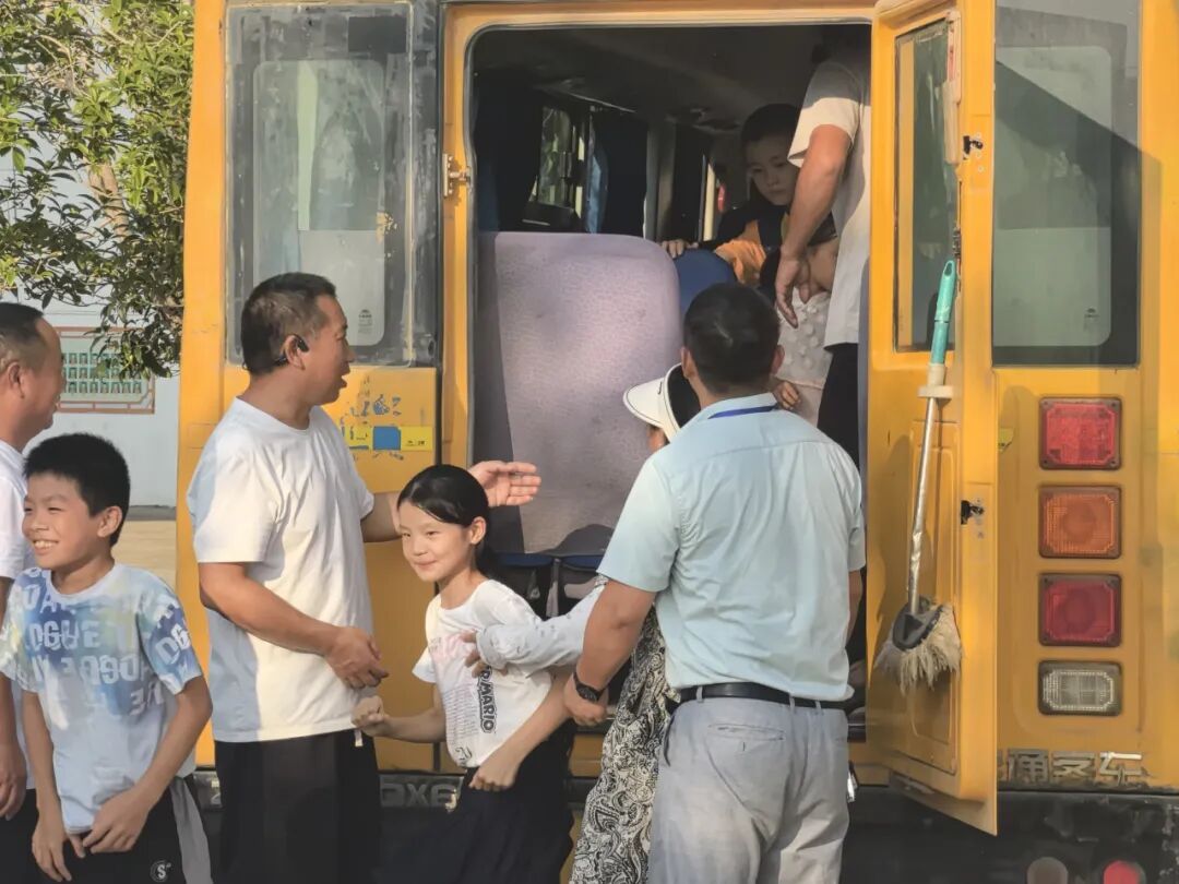 以練筑安全，守護上學路——古埠鎮(zhèn)中心小學開展校車安全應急演練