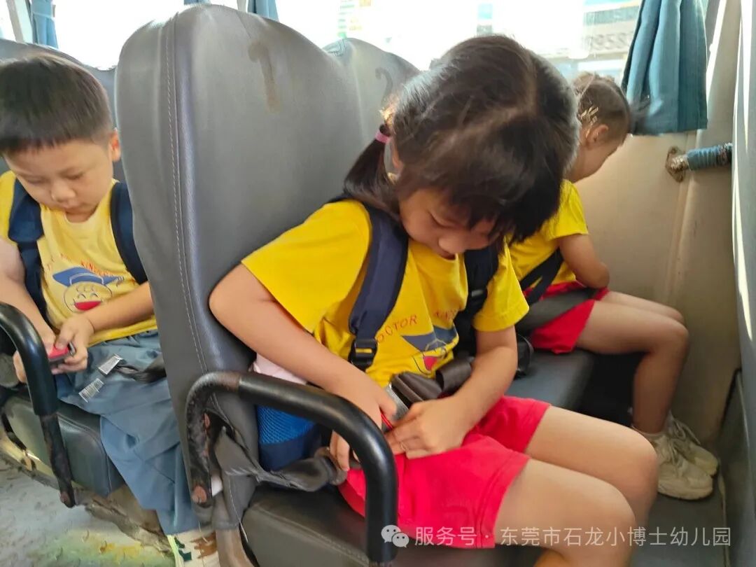 【校車演練】安全乘車，伴我同行——小博士幼兒園校車逃生安全演練活動(dòng)