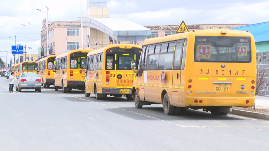 前郭縣聯(lián)席會議辦公室開展校車專項(xiàng)安全檢查/ 圖片