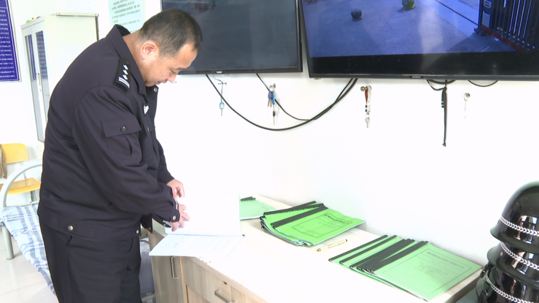 前郭縣聯(lián)席會議辦公室開展校車專項(xiàng)安全檢查/ 圖片