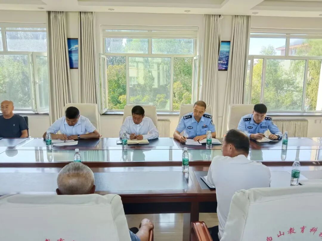 警惕“秋乏” 安全護航——長白山交管支隊聯合教育部門召開秋季校車交通安全座談會