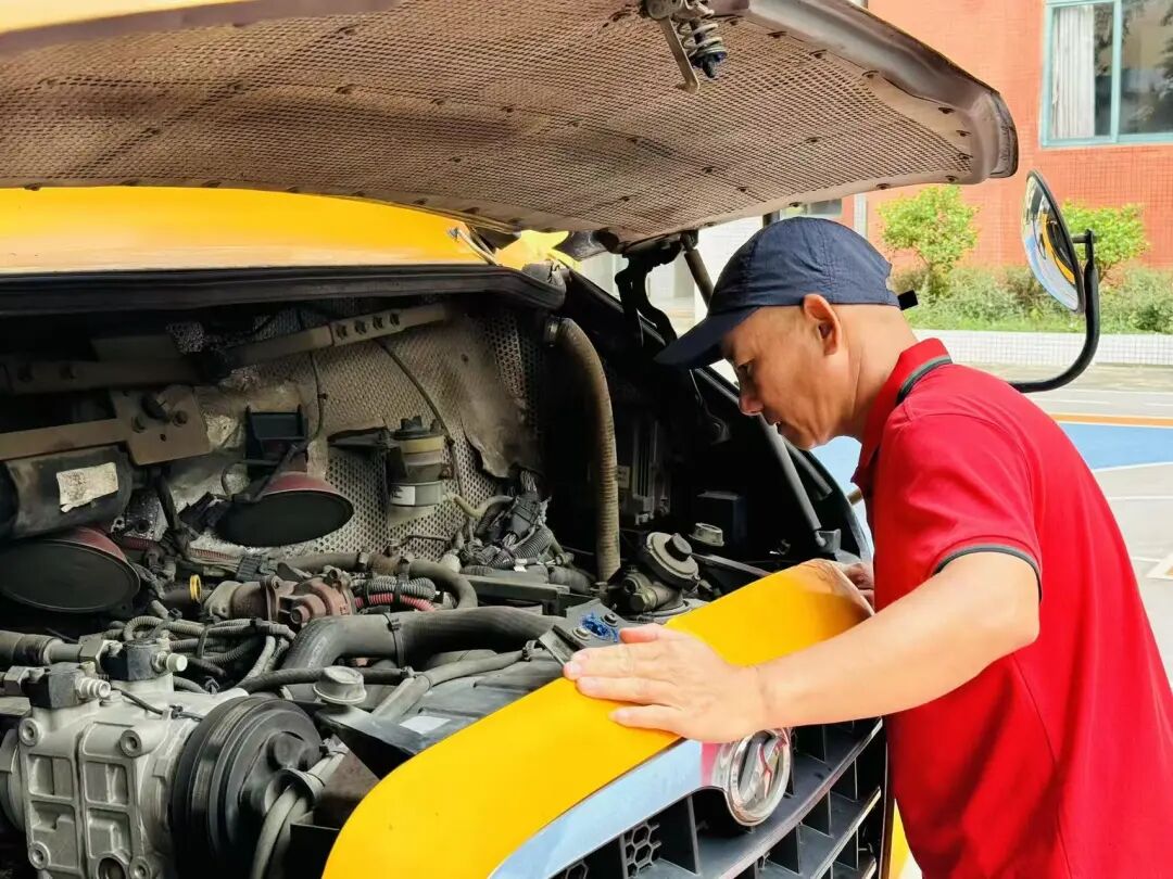 實幼安全筑牢安全防線，護航幼兒出行——蘆苞實驗幼兒園校車安全應急演練