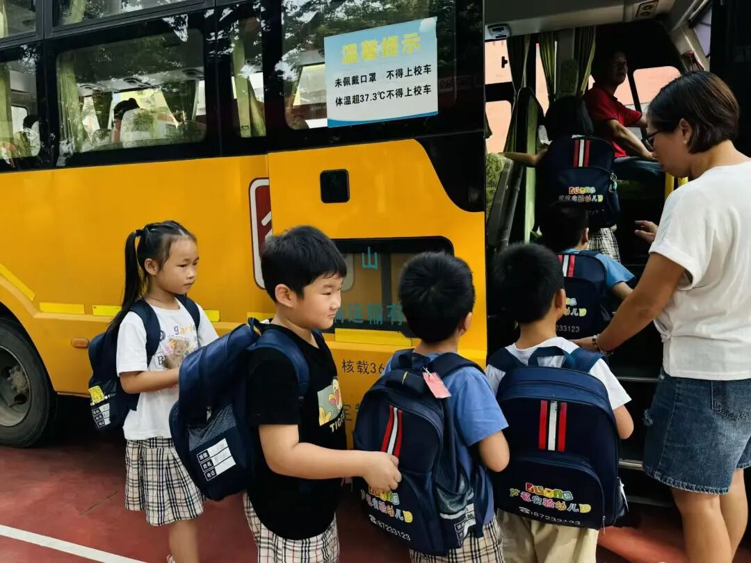 實幼安全筑牢安全防線，護航幼兒出行——蘆苞實驗幼兒園校車安全應急演練