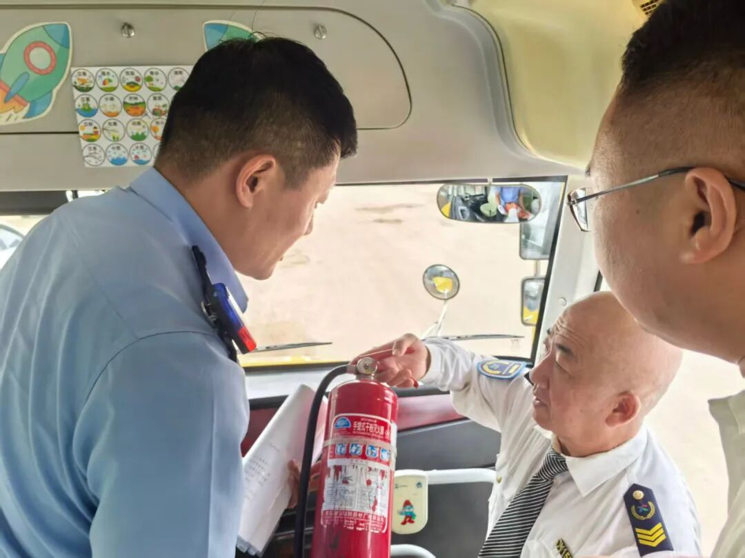 警企聯合，護航學子平安出行