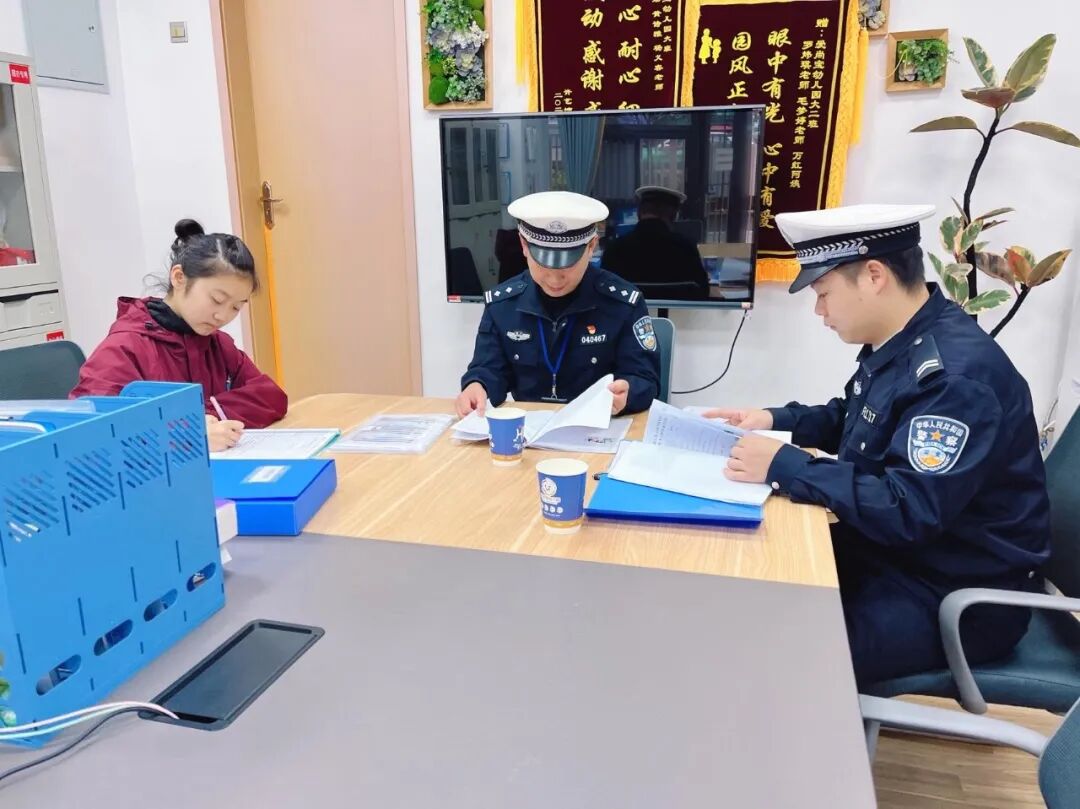 校車安全“大檢查”·擰緊出行“安全閥”——愛尚寶幼兒園開展校車安全隱患大排查 校車安全“大檢查”·擰緊出行“安全閥”——愛尚寶幼兒園開展校車安全隱患大排查