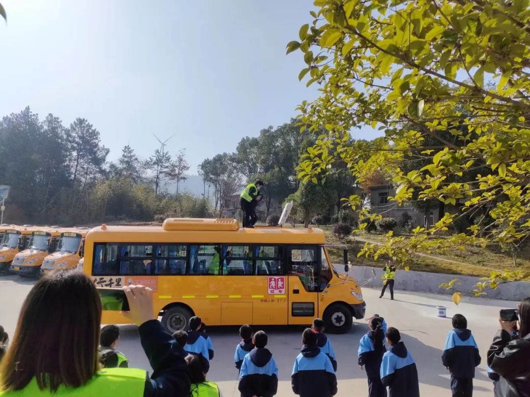 安全演練不松懈 校車(chē)安全伴我行 安全演練不松懈 校車(chē)安全伴我行