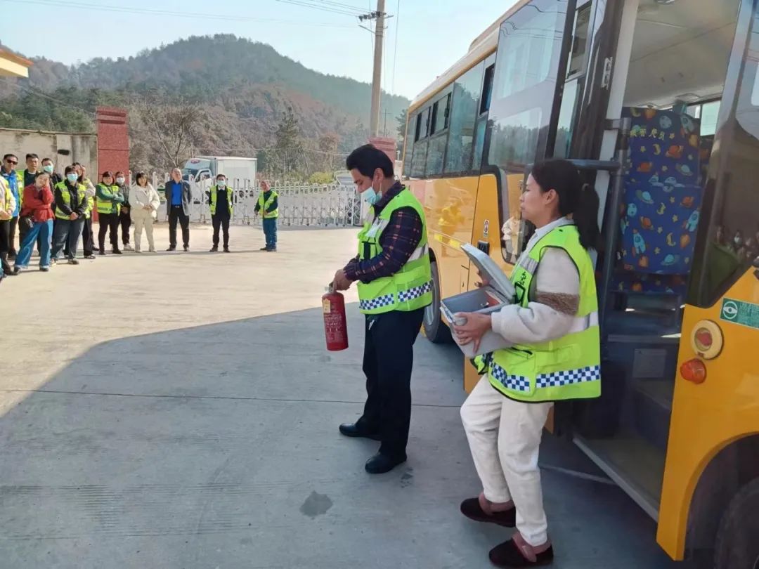 安全演練不松懈 校車(chē)安全伴我行 安全演練不松懈 校車(chē)安全伴我行