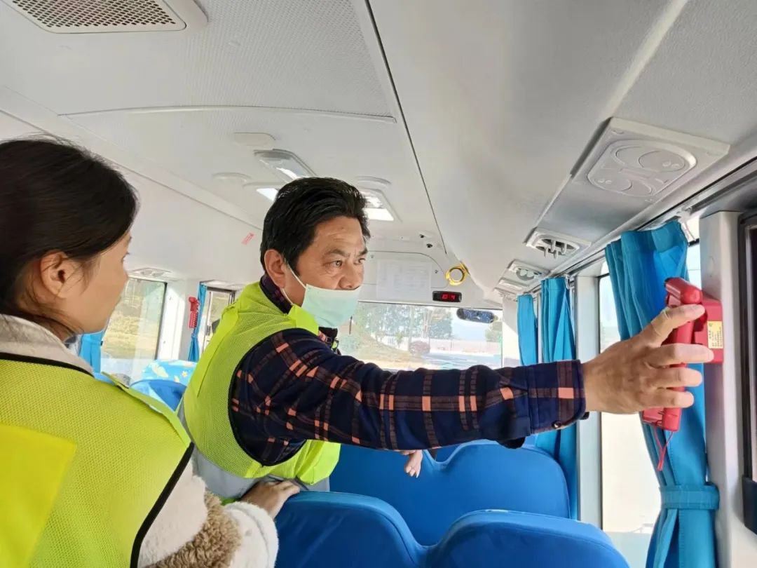 安全演練不松懈 校車(chē)安全伴我行 安全演練不松懈 校車(chē)安全伴我行