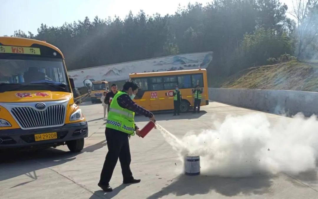 安全演練不松懈 校車(chē)安全伴我行 安全演練不松懈 校車(chē)安全伴我行