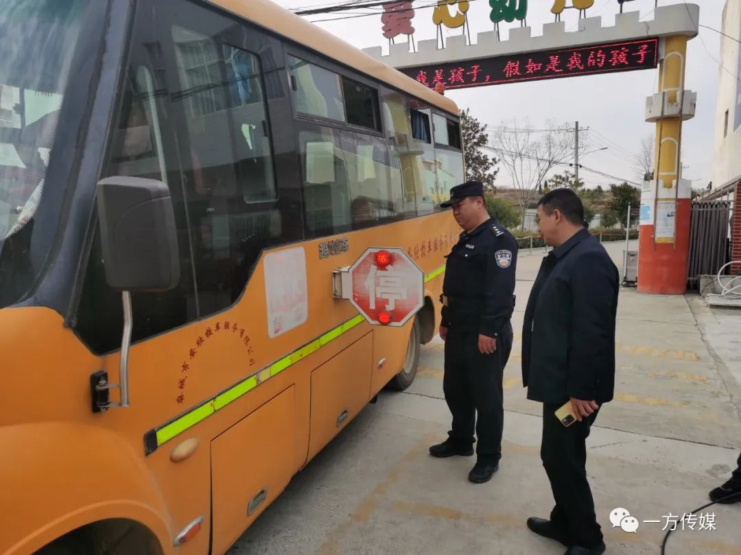校車管理,安全第一——乘馬崗鎮開展校車安全專項督查整治行動 圖片