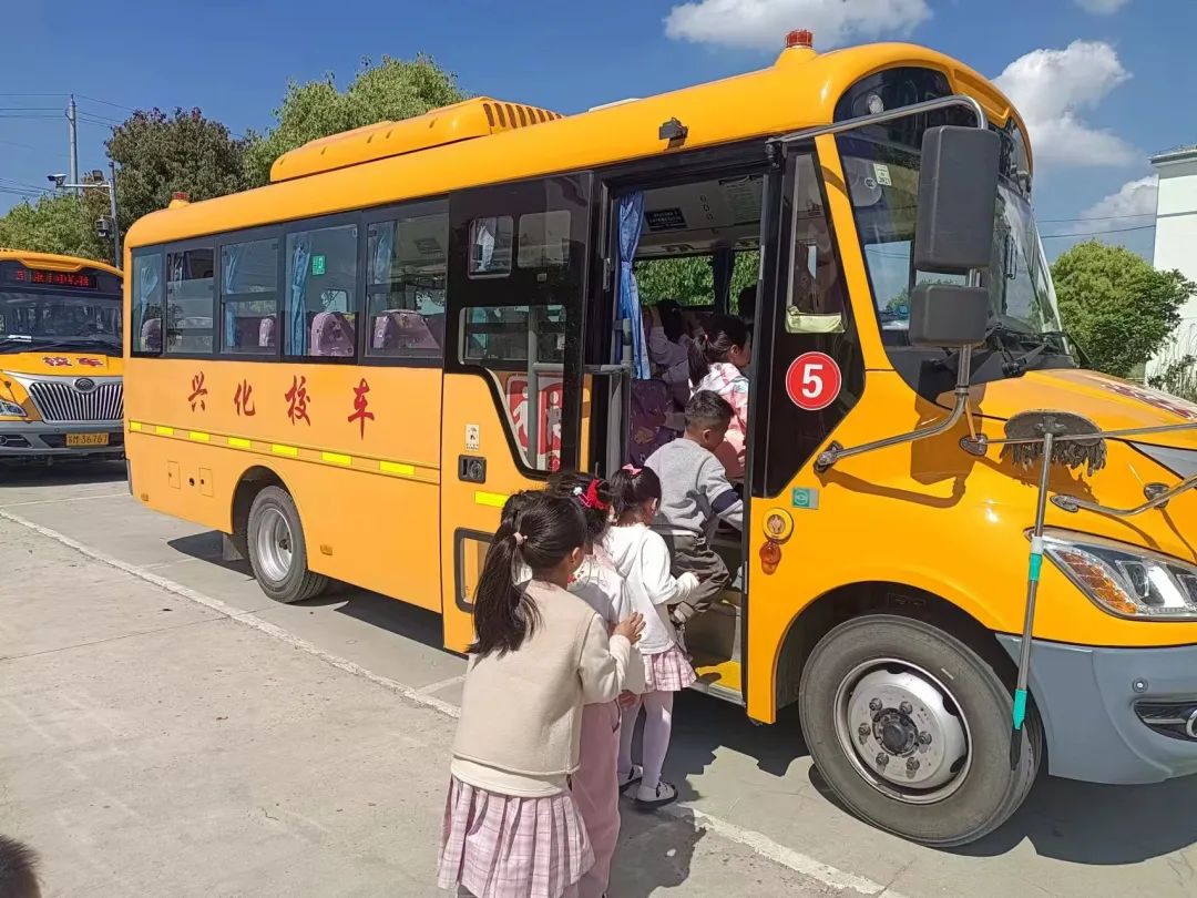 心系安全，平安乘車——興化市永豐鎮中心幼兒園校車安全演練